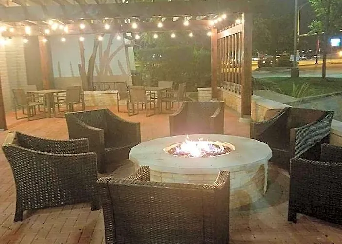 Country & By Radisson, Chicago-hoffman Hotel 3*