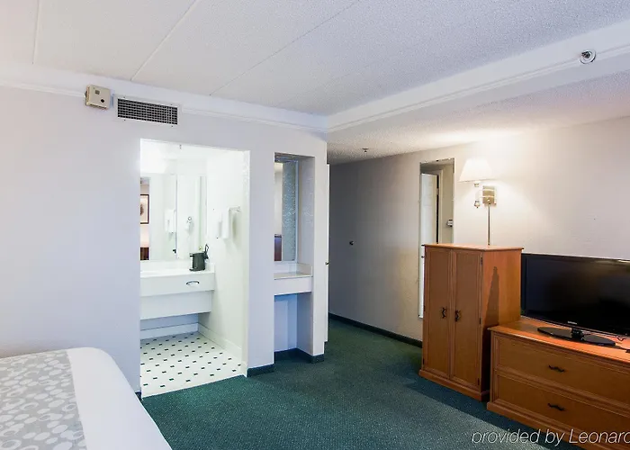 Country & By Radisson, Chicago-hoffman Hoffman Estates