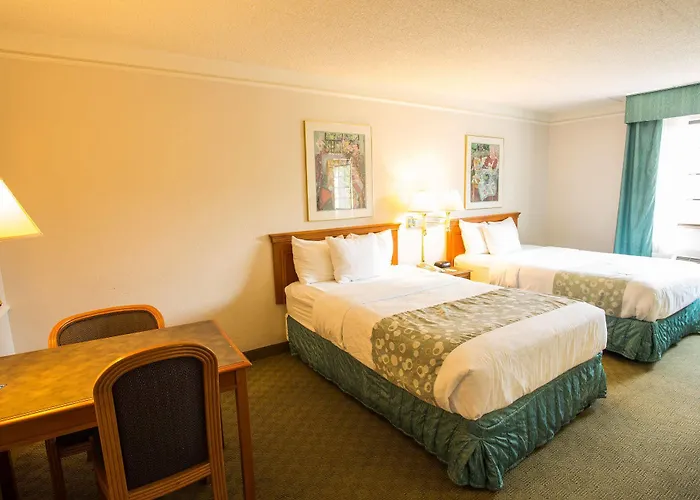 Country & By Radisson, Chicago-hoffman Hotel