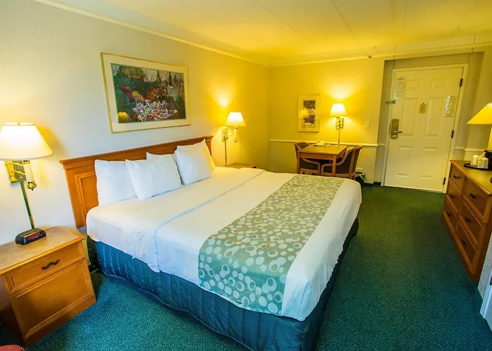 Country & By Radisson, Chicago-hoffman Hoffman Estates